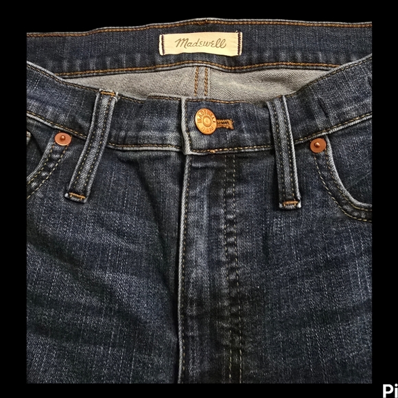 Sold ๐๐๐๐๐๐๐ - Picture 3 of 4